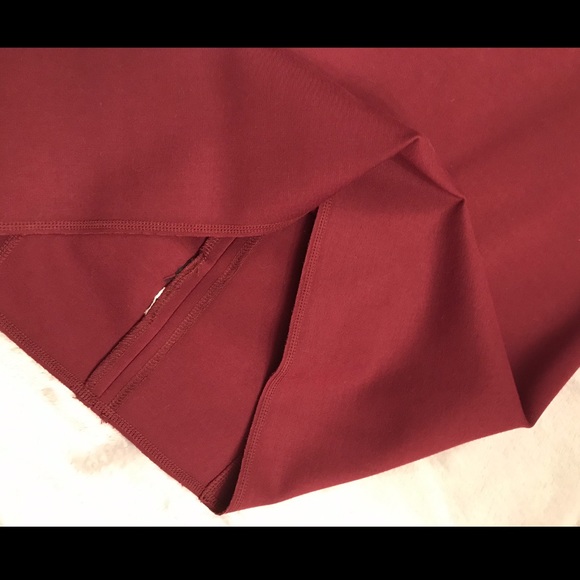 Ann Taylor Burgundy Stretch Pencil Skirt, size 4 - Picture 3 of 7